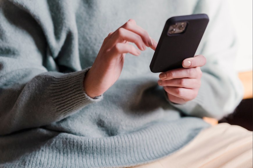Digital Detox: Why Taking a Break from Screens Improves Wellness