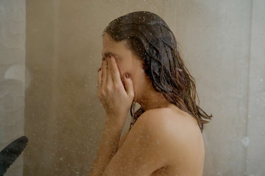 The Benefits of Cold Showers: Boost Your Mood and Health Effortlessly